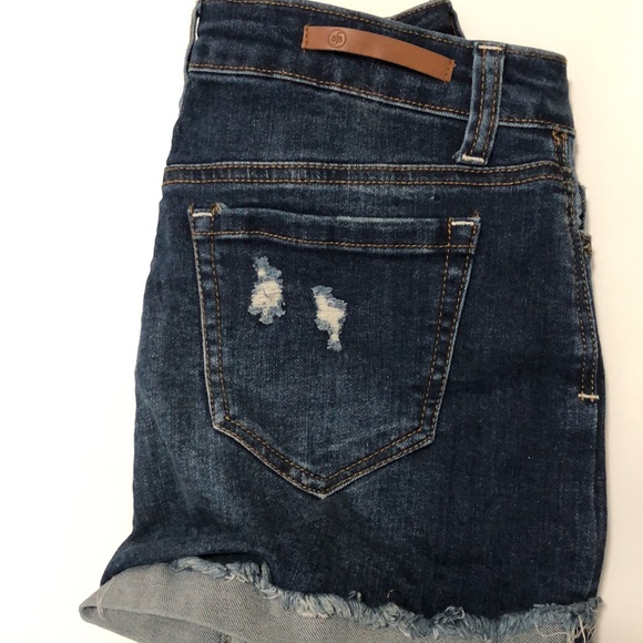 SOLD denim shorts medium wash - Picture 2 of 2